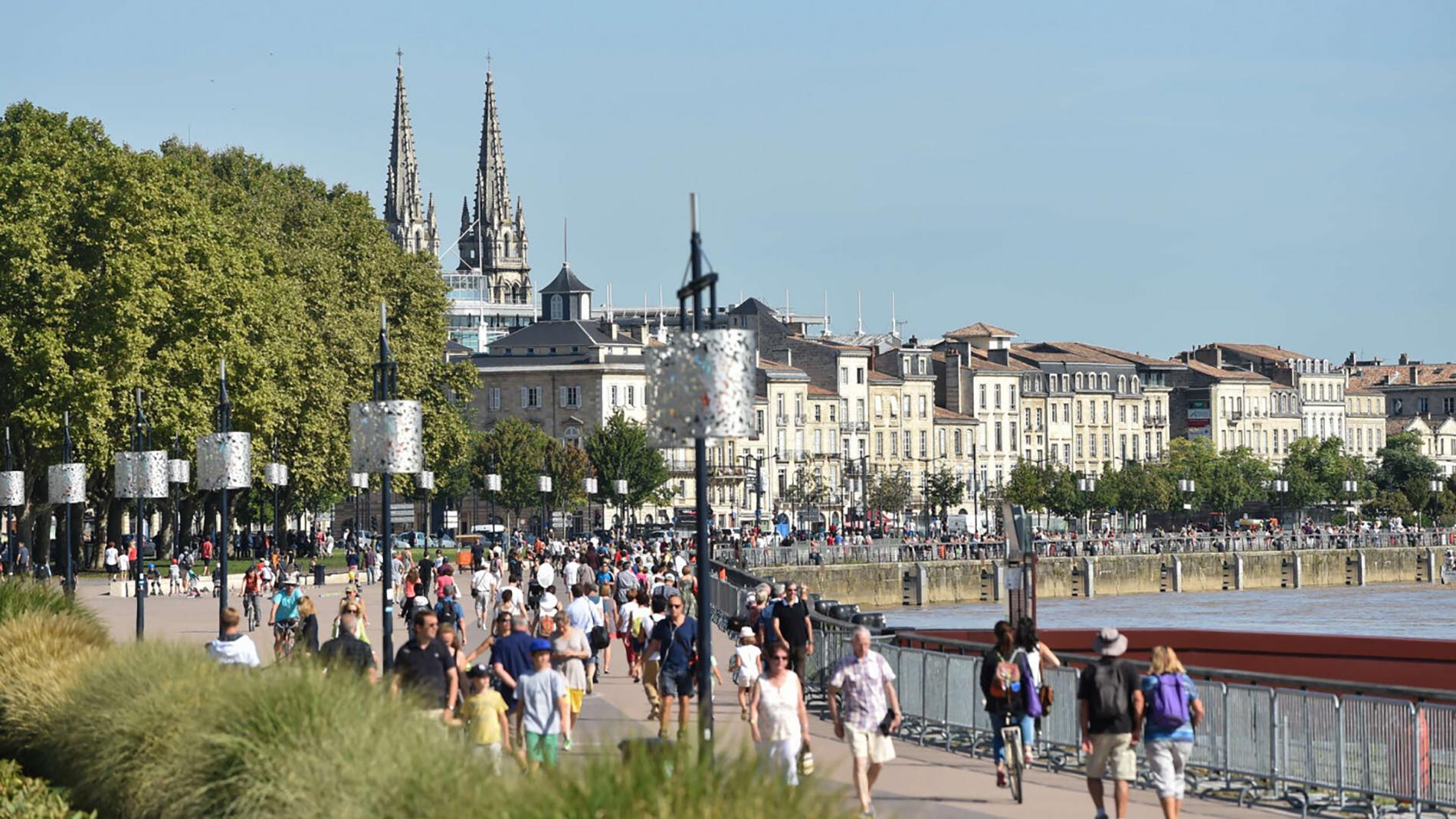 Promenade sur les quais de Bordeaux
